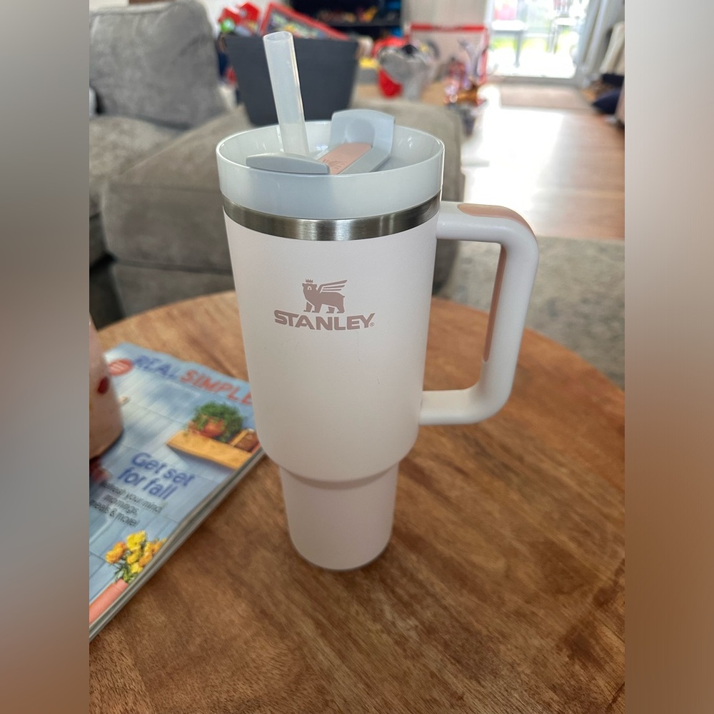 Stanley Rose Quartz Quencher H2.0 FlowState™ Tumbler 40oz